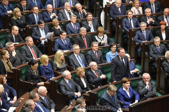 Posłowie VIII kadencji złożyli ślubowanie. Marek Kuchciński marszałkiem [12.11.2015] - zdjęcie #143 - eOstroleka.pl