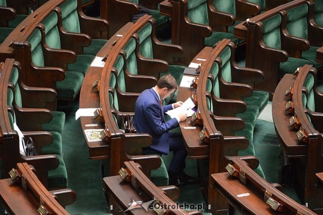 Posłowie VIII kadencji złożyli ślubowanie. Marek Kuchciński marszałkiem [12.11.2015] - zdjęcie #76 - eOstroleka.pl
