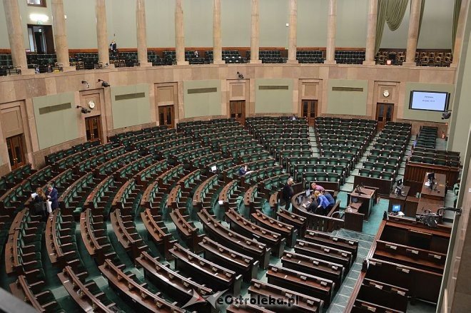 Posłowie VIII kadencji złożyli ślubowanie. Marek Kuchciński marszałkiem [12.11.2015] - zdjęcie #74 - eOstroleka.pl