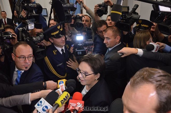 Posłowie VIII kadencji złożyli ślubowanie. Marek Kuchciński marszałkiem [12.11.2015] - zdjęcie #72 - eOstroleka.pl