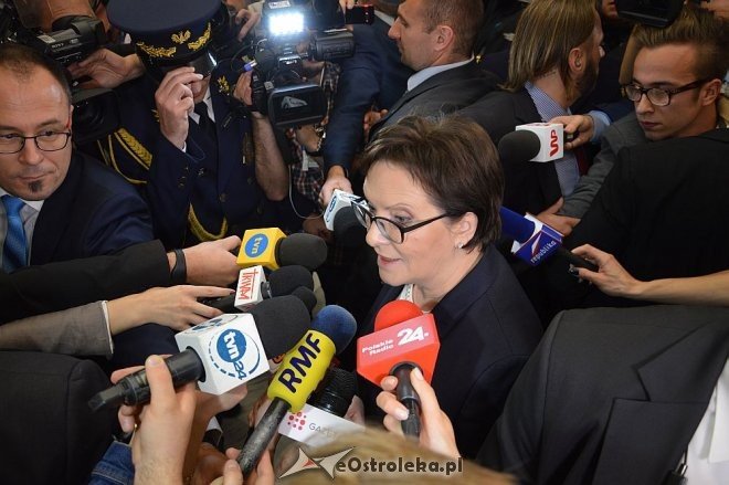 Posłowie VIII kadencji złożyli ślubowanie. Marek Kuchciński marszałkiem [12.11.2015] - zdjęcie #70 - eOstroleka.pl