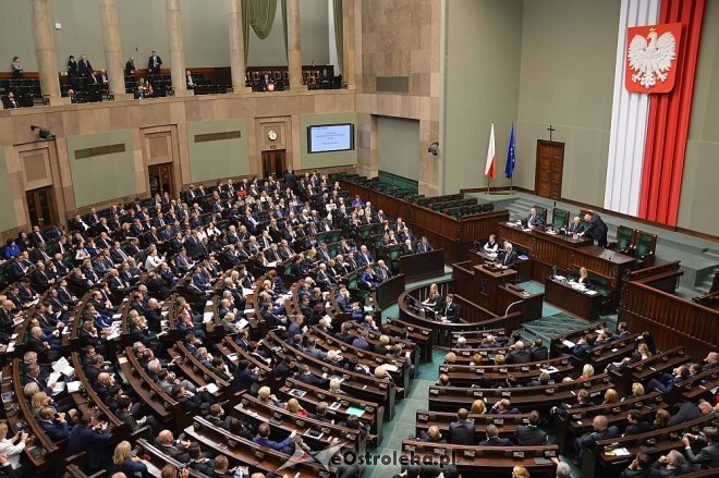 Posłowie VIII kadencji złożyli ślubowanie. Marek Kuchciński marszałkiem [12.11.2015] - zdjęcie #92 - eOstroleka.pl