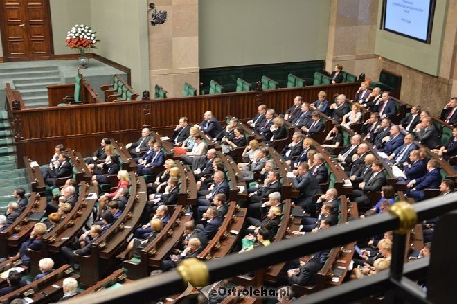 Posłowie VIII kadencji złożyli ślubowanie. Marek Kuchciński marszałkiem [12.11.2015] - zdjęcie #110 - eOstroleka.pl