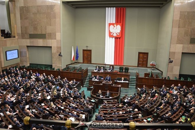 Posłowie VIII kadencji złożyli ślubowanie. Marek Kuchciński marszałkiem [12.11.2015] - zdjęcie #114 - eOstroleka.pl