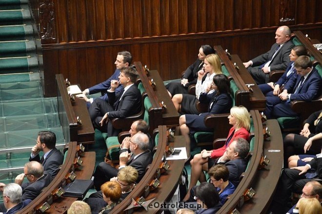 Posłowie VIII kadencji złożyli ślubowanie. Marek Kuchciński marszałkiem [12.11.2015] - zdjęcie #122 - eOstroleka.pl