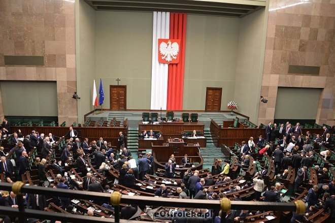 Posłowie VIII kadencji złożyli ślubowanie. Marek Kuchciński marszałkiem [12.11.2015] - zdjęcie #175 - eOstroleka.pl