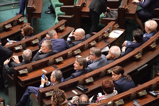 Posłowie VIII kadencji złożyli ślubowanie. Marek Kuchciński marszałkiem [12.11.2015] - zdjęcie #199 - eOstroleka.pl