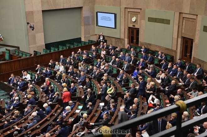 Posłowie VIII kadencji złożyli ślubowanie. Marek Kuchciński marszałkiem [12.11.2015] - zdjęcie #211 - eOstroleka.pl