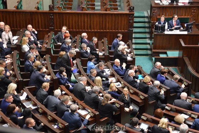 Posłowie VIII kadencji złożyli ślubowanie. Marek Kuchciński marszałkiem [12.11.2015] - zdjęcie #213 - eOstroleka.pl