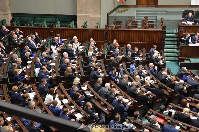 Posłowie VIII kadencji złożyli ślubowanie. Marek Kuchciński marszałkiem [12.11.2015] - zdjęcie #215 - eOstroleka.pl