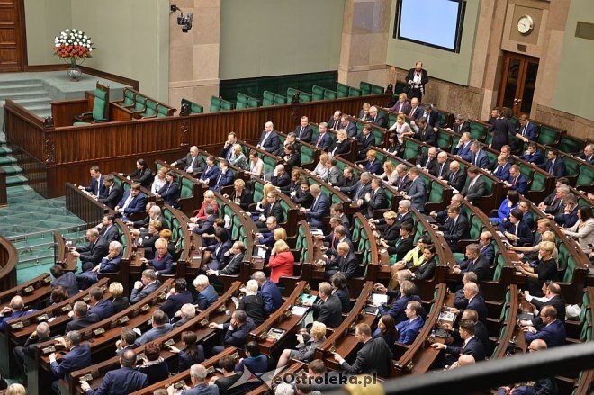 Posłowie VIII kadencji złożyli ślubowanie. Marek Kuchciński marszałkiem [12.11.2015] - zdjęcie #217 - eOstroleka.pl