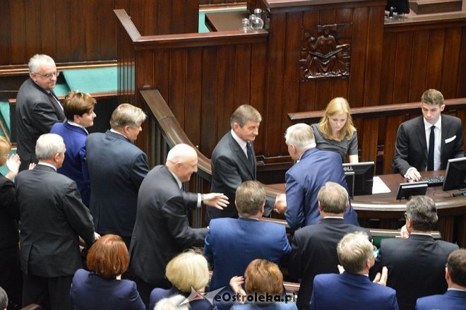 Posłowie VIII kadencji złożyli ślubowanie. Marek Kuchciński marszałkiem [12.11.2015] - zdjęcie #73 - eOstroleka.pl