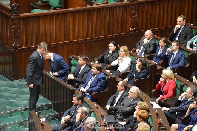 Posłowie VIII kadencji złożyli ślubowanie. Marek Kuchciński marszałkiem [12.11.2015] - zdjęcie #67 - eOstroleka.pl