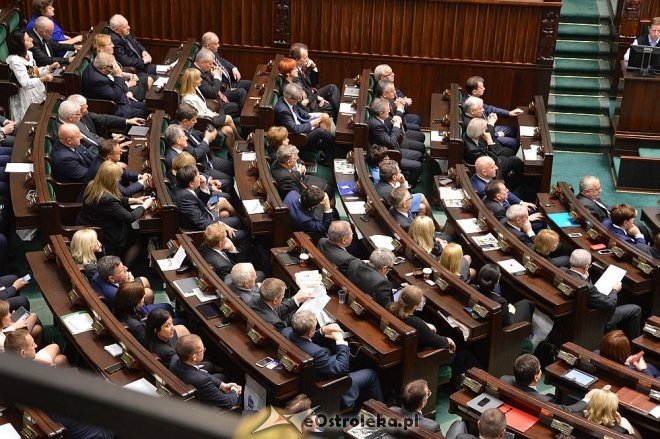 Posłowie VIII kadencji złożyli ślubowanie. Marek Kuchciński marszałkiem [12.11.2015] - zdjęcie #48 - eOstroleka.pl