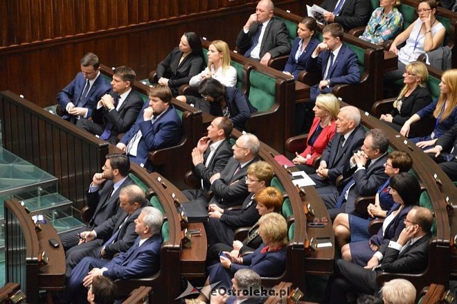 Posłowie VIII kadencji złożyli ślubowanie. Marek Kuchciński marszałkiem [12.11.2015] - zdjęcie #46 - eOstroleka.pl