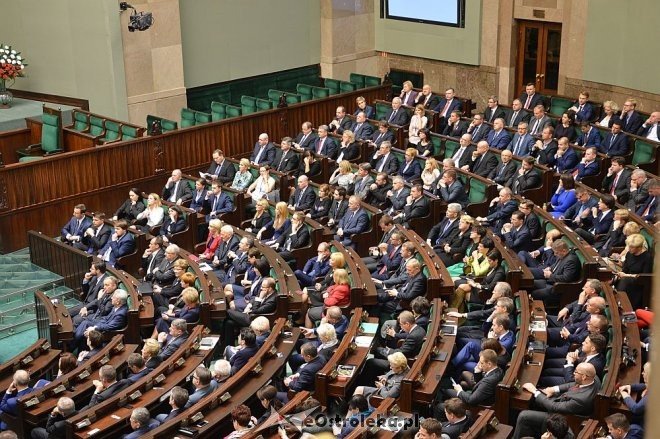 Posłowie VIII kadencji złożyli ślubowanie. Marek Kuchciński marszałkiem [12.11.2015] - zdjęcie #44 - eOstroleka.pl
