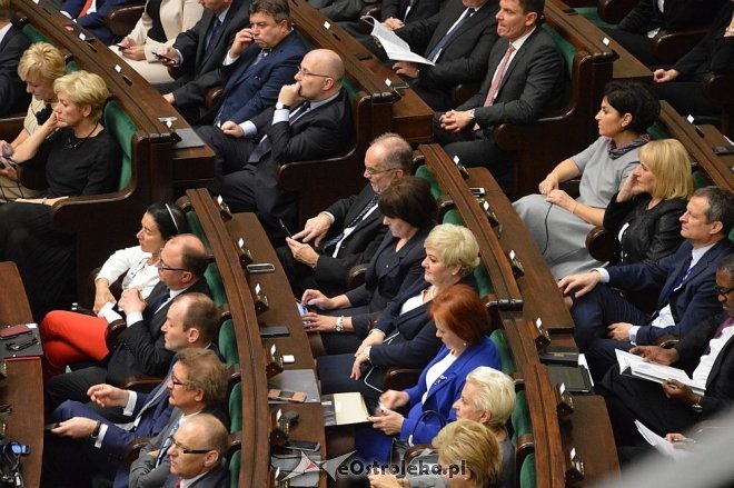 Posłowie VIII kadencji złożyli ślubowanie. Marek Kuchciński marszałkiem [12.11.2015] - zdjęcie #41 - eOstroleka.pl