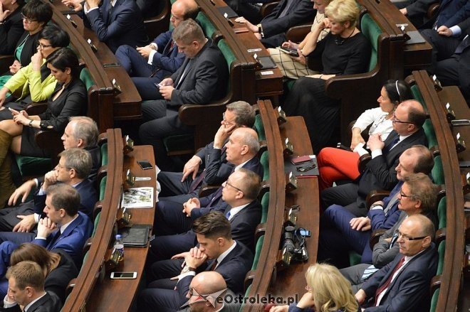 Posłowie VIII kadencji złożyli ślubowanie. Marek Kuchciński marszałkiem [12.11.2015] - zdjęcie #40 - eOstroleka.pl