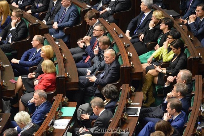 Posłowie VIII kadencji złożyli ślubowanie. Marek Kuchciński marszałkiem [12.11.2015] - zdjęcie #39 - eOstroleka.pl