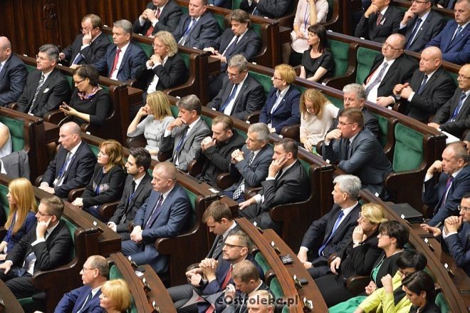 Posłowie VIII kadencji złożyli ślubowanie. Marek Kuchciński marszałkiem [12.11.2015] - zdjęcie #38 - eOstroleka.pl