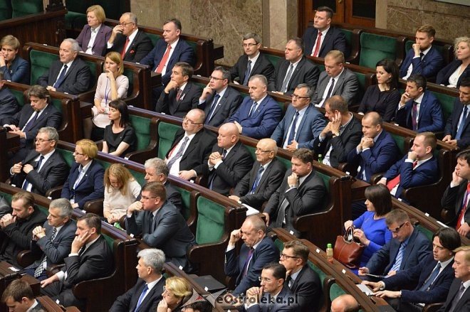 Posłowie VIII kadencji złożyli ślubowanie. Marek Kuchciński marszałkiem [12.11.2015] - zdjęcie #37 - eOstroleka.pl