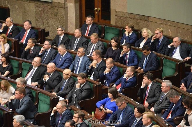 Posłowie VIII kadencji złożyli ślubowanie. Marek Kuchciński marszałkiem [12.11.2015] - zdjęcie #36 - eOstroleka.pl