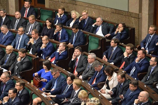 Posłowie VIII kadencji złożyli ślubowanie. Marek Kuchciński marszałkiem [12.11.2015] - zdjęcie #35 - eOstroleka.pl