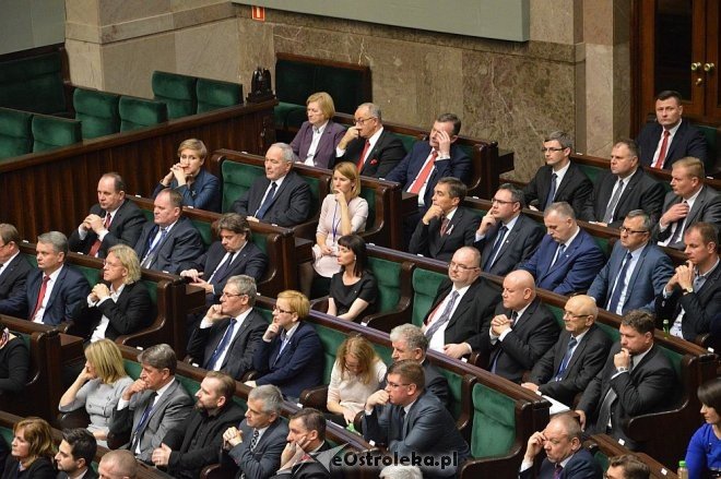 Posłowie VIII kadencji złożyli ślubowanie. Marek Kuchciński marszałkiem [12.11.2015] - zdjęcie #34 - eOstroleka.pl