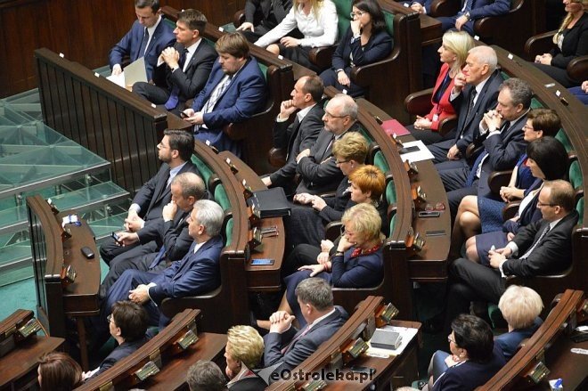 Posłowie VIII kadencji złożyli ślubowanie. Marek Kuchciński marszałkiem [12.11.2015] - zdjęcie #29 - eOstroleka.pl