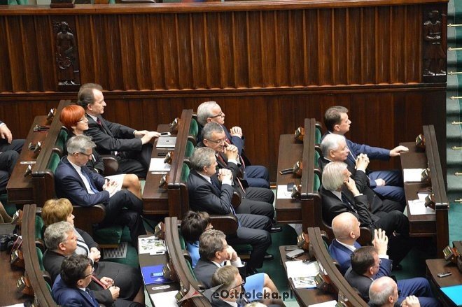 Posłowie VIII kadencji złożyli ślubowanie. Marek Kuchciński marszałkiem [12.11.2015] - zdjęcie #27 - eOstroleka.pl