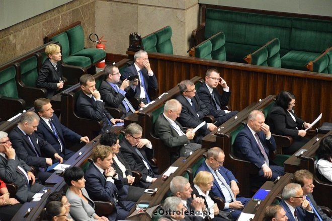 Posłowie VIII kadencji złożyli ślubowanie. Marek Kuchciński marszałkiem [12.11.2015] - zdjęcie #26 - eOstroleka.pl