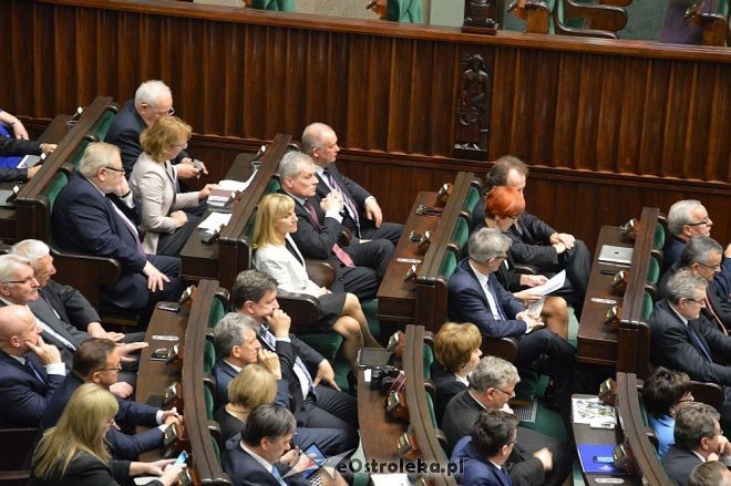Posłowie VIII kadencji złożyli ślubowanie. Marek Kuchciński marszałkiem [12.11.2015] - zdjęcie #24 - eOstroleka.pl