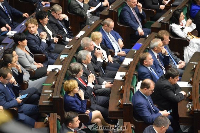 Posłowie VIII kadencji złożyli ślubowanie. Marek Kuchciński marszałkiem [12.11.2015] - zdjęcie #23 - eOstroleka.pl