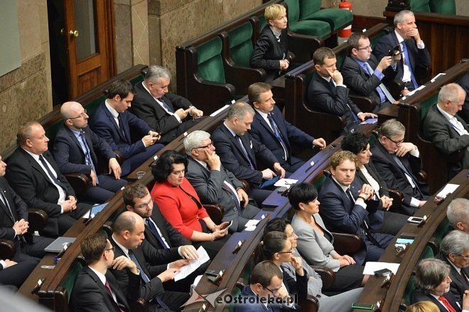 Posłowie VIII kadencji złożyli ślubowanie. Marek Kuchciński marszałkiem [12.11.2015] - zdjęcie #22 - eOstroleka.pl