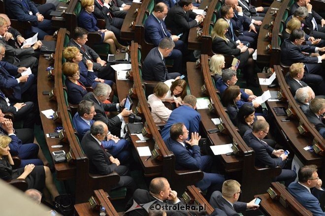 Posłowie VIII kadencji złożyli ślubowanie. Marek Kuchciński marszałkiem [12.11.2015] - zdjęcie #21 - eOstroleka.pl