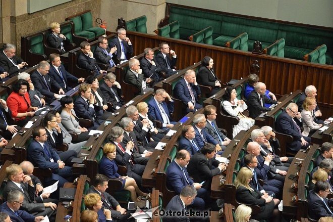 Posłowie VIII kadencji złożyli ślubowanie. Marek Kuchciński marszałkiem [12.11.2015] - zdjęcie #20 - eOstroleka.pl