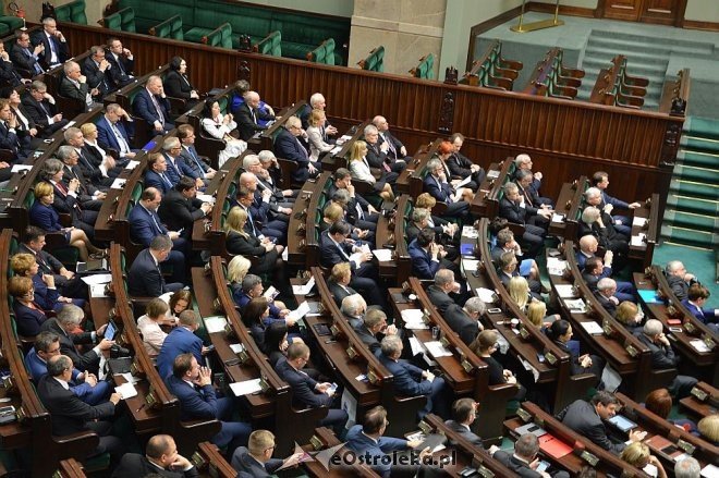 Posłowie VIII kadencji złożyli ślubowanie. Marek Kuchciński marszałkiem [12.11.2015] - zdjęcie #19 - eOstroleka.pl