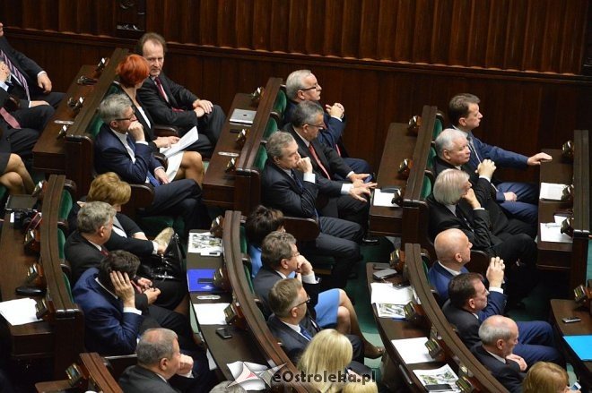 Posłowie VIII kadencji złożyli ślubowanie. Marek Kuchciński marszałkiem [12.11.2015] - zdjęcie #18 - eOstroleka.pl