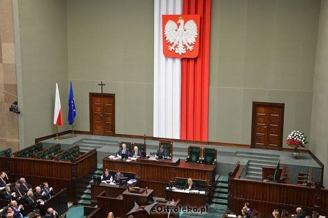 Posłowie VIII kadencji złożyli ślubowanie. Marek Kuchciński marszałkiem [12.11.2015] - zdjęcie #17 - eOstroleka.pl