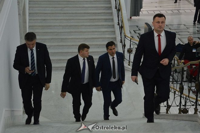 Posłowie VIII kadencji złożyli ślubowanie. Marek Kuchciński marszałkiem [12.11.2015] - zdjęcie #16 - eOstroleka.pl
