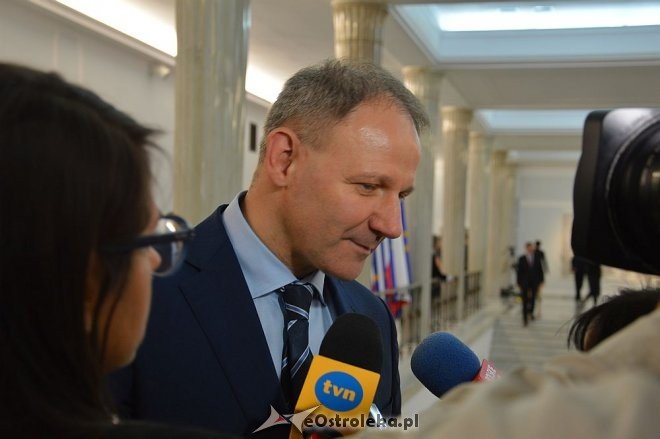 Posłowie VIII kadencji złożyli ślubowanie. Marek Kuchciński marszałkiem [12.11.2015] - zdjęcie #8 - eOstroleka.pl