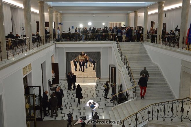 Posłowie VIII kadencji złożyli ślubowanie. Marek Kuchciński marszałkiem [12.11.2015] - zdjęcie #3 - eOstroleka.pl