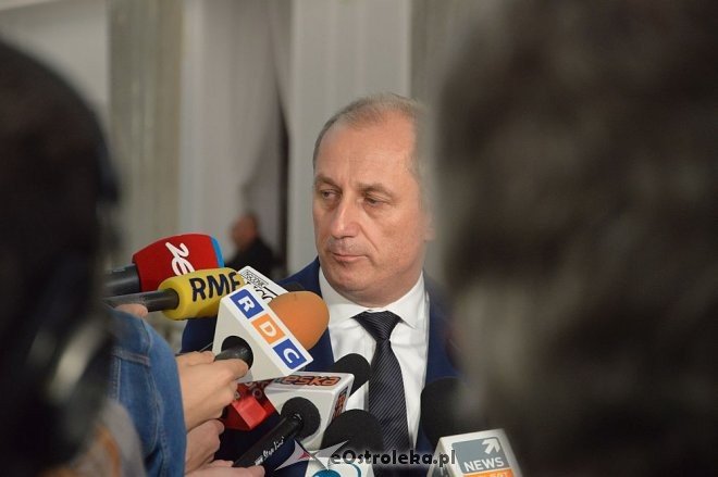 Posłowie VIII kadencji złożyli ślubowanie. Marek Kuchciński marszałkiem [12.11.2015] - zdjęcie #2 - eOstroleka.pl