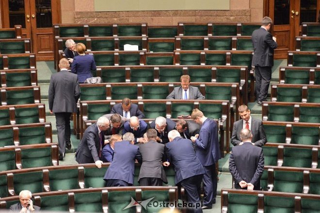 Posłowie VIII kadencji złożyli ślubowanie. Marek Kuchciński marszałkiem [12.11.2015] - zdjęcie #1 - eOstroleka.pl