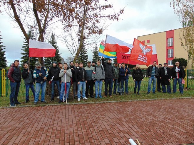Ostrołęccy narodowcy na Marszu Niepodległości [11.11.2015] - zdjęcie #1 - eOstroleka.pl