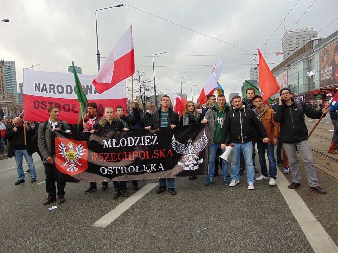 Ostrołęccy narodowcy na Marszu Niepodległości [11.11.2015] - zdjęcie #2 - eOstroleka.pl