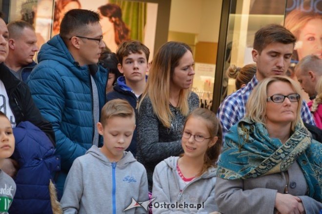 Wielkie licytowanie w Galerii Bursztynowej [15.11.2015] - zdjęcie #10 - eOstroleka.pl