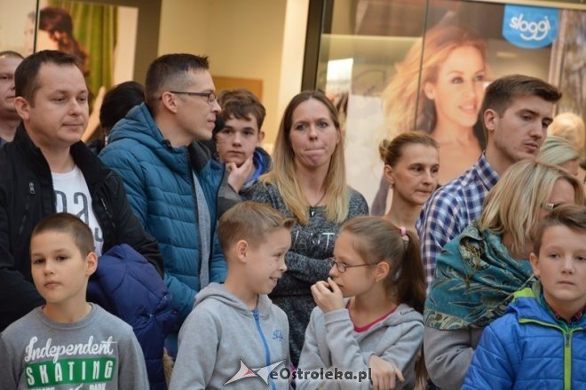 Wielkie licytowanie w Galerii Bursztynowej [15.11.2015] - zdjęcie #18 - eOstroleka.pl