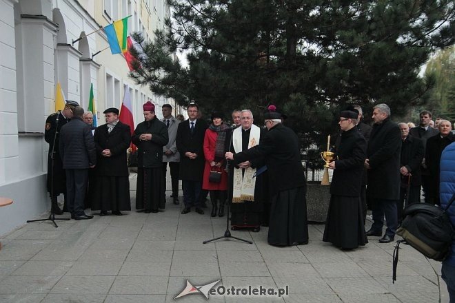 Odsłonięcie tablicy upamiętniającej dzień patrona Ostrołęki, św. Jana Pawła II [15.11.2015] - zdjęcie #4 - eOstroleka.pl