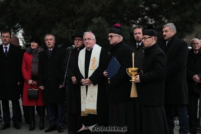 Odsłonięcie tablicy upamiętniającej dzień patrona Ostrołęki, św. Jana Pawła II [15.11.2015] - zdjęcie #10 - eOstroleka.pl